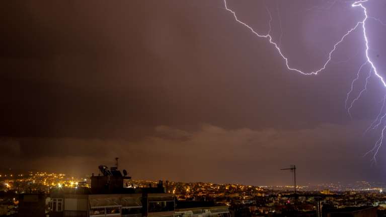 Καιρός: O Κολυδάς προειδοποιεί για πολλούς κεραυνούς σε Αττική και Βοιωτία - Πώς θα εξελιχθεί η κακοκαιρία το 48ωρο