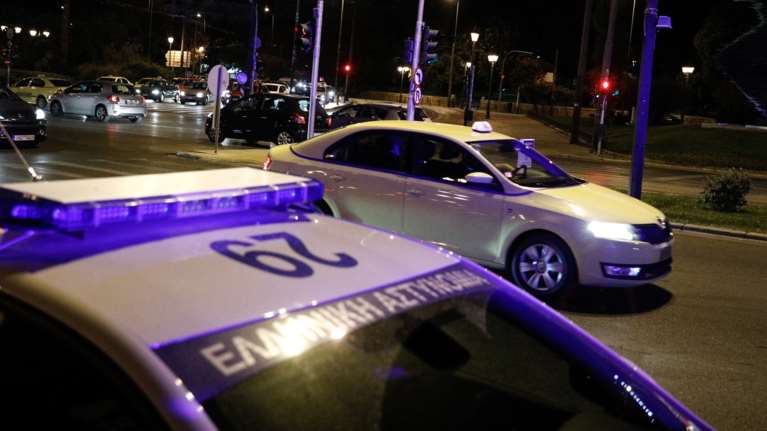 Επεισοδιακή καταδίωξη 20χρονου γόνου επιχειρηματικής οικογένειας στο κέντρο της Αθήνας – Χτύπησε αστυνομικό