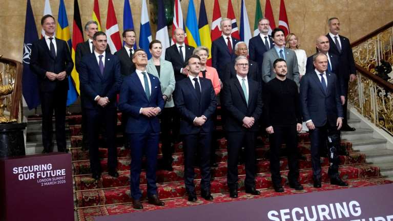 Ολοκληρώθηκε η Σύνοδος του Λονδίνου με τη συμμετοχή 15 ηγετών - &quot;Είμαστε στο πλευρό της Ουκρανίας&quot; είπε ο Στάρμερ