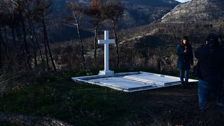 Πυρετώδεις προετοιμασίες στο Τατόι για την ταφή του τέως βασιλιά Κωνσταντίνου - Η τελευταία επιθυμία του [εικόνες-βίντεο]