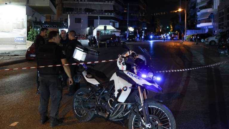 &quot;Φαρ Ουέστ&quot; η Αθήνα: Πυροβολισμοί και καταδίωξη σε Κάτω Πατήσια και Αγίους Αναργύρους - Δύο νεκροί και 3 τραυματίες [Βίντεο]