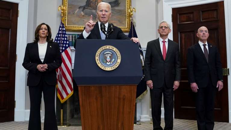 Τζο Μπάιντεν: &quot;Ευγνώμων που είναι καλά ο Ντόναλντ Τραμπ - Δεν υπάρχει χώρος στην Αμερική για τέτοιου είδους βία&quot;