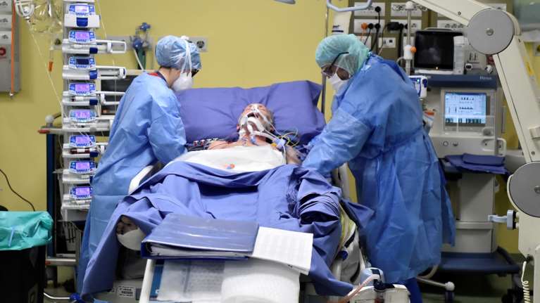 Κορονοϊός: Οι θάνατοι από τον ιό στην Ελλάδα ανά νομό - Πού έχουν καταγραφεί οι περισσότεροι