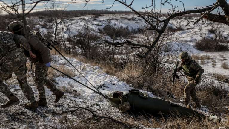 Ανάλυση Politico: Ο Γ’ Παγκόσμιος Πόλεμος είναι σε εξέλιξη στην Ουκρανία - Ποιοι βοηθούν Μόσχα και Κίεβο
