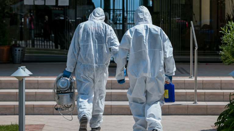 Κορονοϊός: &quot;Lockdown&quot; σε 5 χωριά σε Θήβα και Χαλκίδα - Ιχνηλατούνται 1.200 επαφές από κηδεία στο Μουρίκι