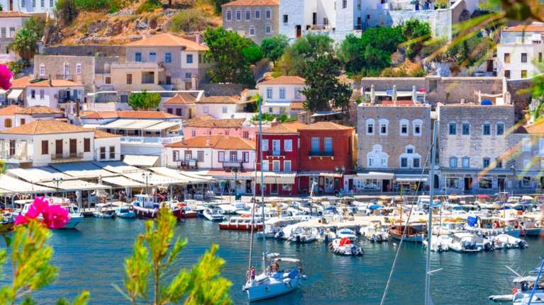 Μόνο με άδεια τα οχήματα στην Υδρα - Ποιοι εξαιρούνται και πώς γίνεται η αίτηση μέσω Gov.gr