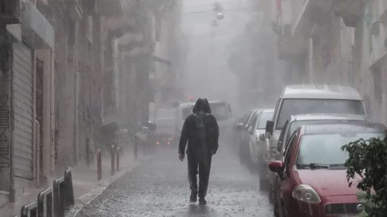 Κακοκαιρία Elias: Καταιγίδες και κεραυνοί "τρομοκράτησαν" την Αττική - Νέα επιδείνωση του καιρού