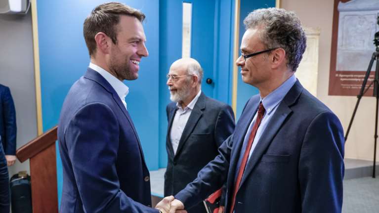 Ο Ξενοφών Κοντιάδης εξηγεί γιατί ο Κασσελάκης παραμένει πρόεδρος του ΣΥΡΙΖΑ: Δεν προκύπτει έκπτωση από το καταστατικό