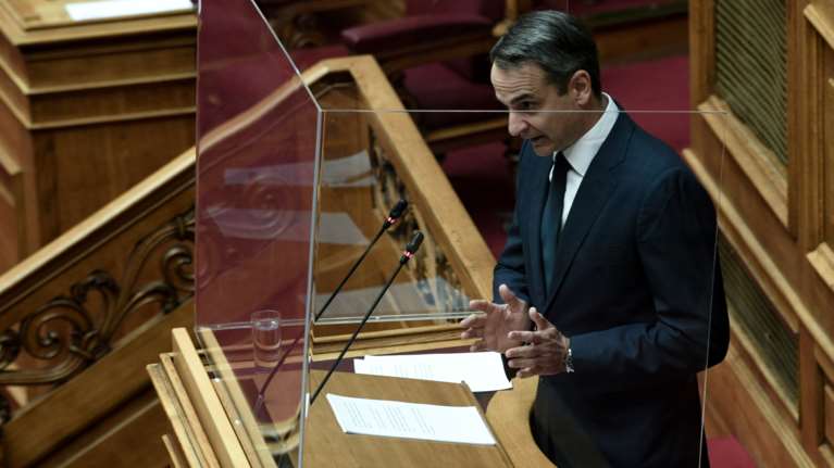 Βουλή:  Ο πρωθυπουργός ενημερώνει το κοινοβούλιο για την επιδημιολογική κατάσταση – Ομιλίες αρχηγών