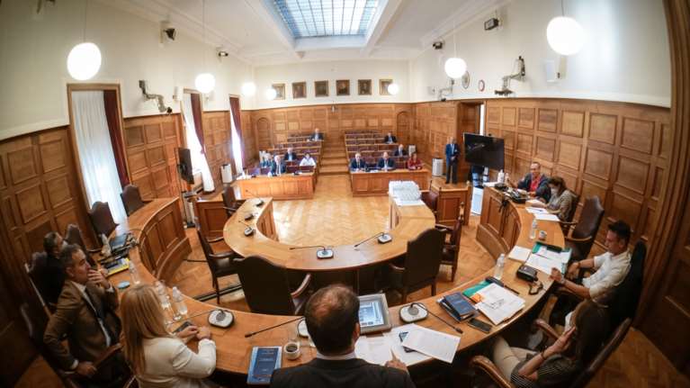 Υποκλοπές: Ολοκληρώθηκαν οι εργασίες της Εξεταστικής Επιτροπής - Εγκρίθηκε κατά πλειοψηφία το πόρισμα