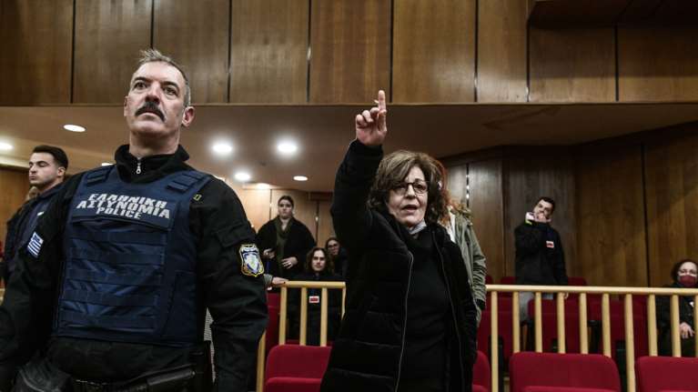 Δίκη Χρυσής Αυγής: Εχει διαταχθεί βίαιη προσαγωγή της συντρόφου του Φύσσα για σήμερα - Δεν έχει καταθέσει ποτέ δημόσια