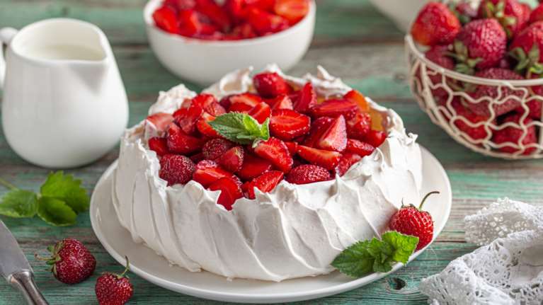 Εορτολόγιο: Πιοι γιορτάζουν σήμερα, Δευτέρα 26 Ιουνίου