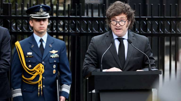 Κόντρα Μαδρίτης - Μπουένος Άιρες μετά τις δηλώσεις Ισπανού υπουργού ότι ο πρόεδρος της Αργεντινής παίρνει ναρκωτικά