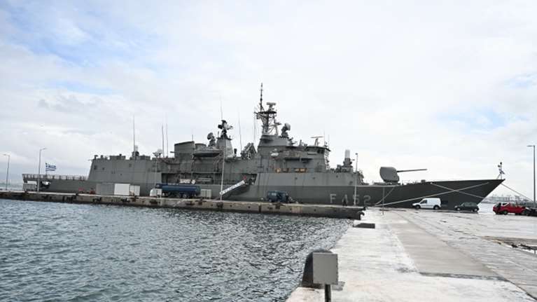 Η φρεγάτα &quot;Ύδρα&quot; απέπλευσε για την Ερυθρά Θάλασσα - Θα συμμετάσχει στην επιχείρηση &quot;Ασπίδες&quot; απέναντι στους Χούθι