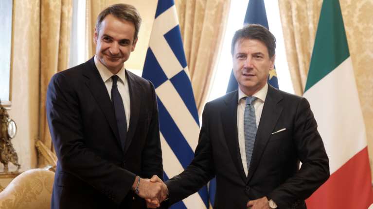 Τηλεφωνική επικοινωνία Μητσοτάκη με Κόντε - Τι είπαν για το Ταμείο Ανάκαμψης της ΕΕ