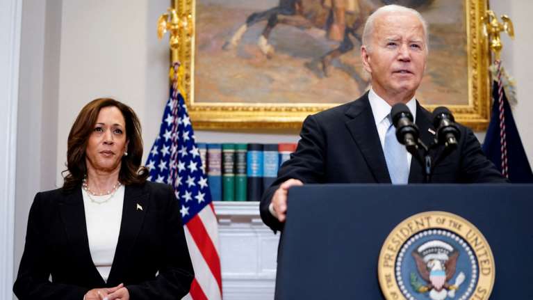 Μπάιντεν: Στο πλευρό της Καμάλα Χάρις για υποψήφια των Δημοκρατικών - &quot;Ήρθε η ώρα να ενωθούμε και να νικήσουμε τον Τραμπ&quot;