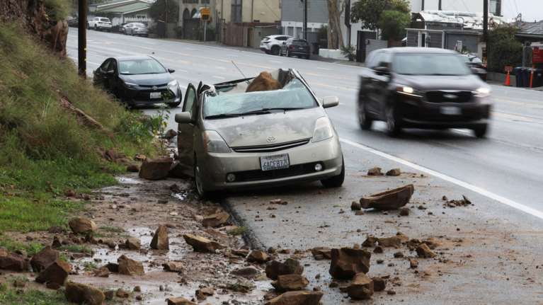 ΗΠΑ: 17 νεκροί από την κακοκαιρία που έπληξε την Καλιφόρνια - Αγνοείται 5χρονος [εικόνες]