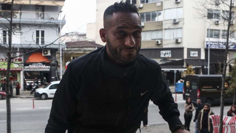 Απειλεί τον αστυνομικό που πυροβόλησε ο πατέρας του 16χρονου: "Θα κάνω στο παιδί του ό,τι έκανε στο δικό μου" [Βίντεο]