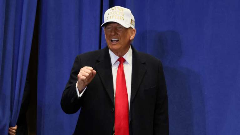 Σάρωσε ο Τραμπ στην εσωκομματική ψηφοφορία των Ρεπουμπλικάνων στην Άιοβα - Δεύτερος ο ντε Σάντις