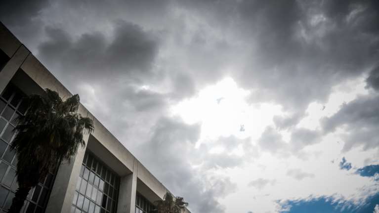 Αίθριος καιρός την Κυριακή - Πού θα σημειωθούν τοπικές βροχές