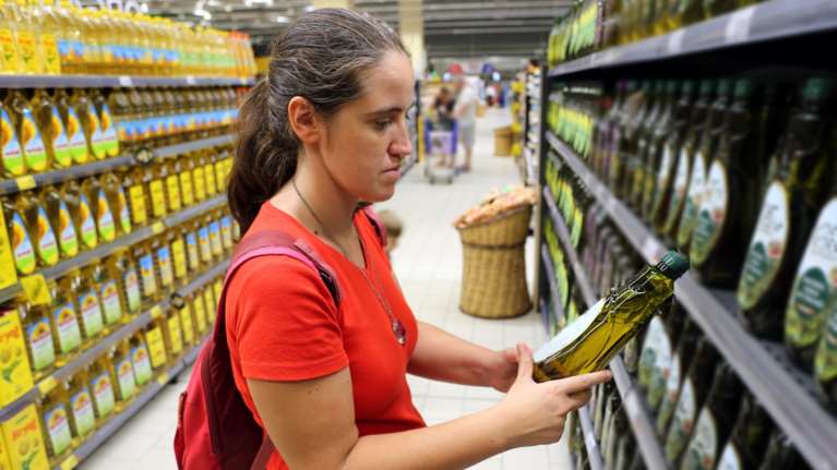 Το 50% του πληθωρισμού τροφίμων στην Ελλάδα οφείλεται στο ελαιόλαδο - &quot;Προβληματική&quot; η αγορά και του καφέ