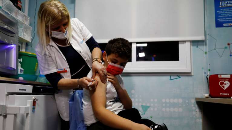 Ισραήλ: Άρχισε ο εμβολιασμός των παιδιών 5-11 ετών - Τα μισά κρούσματα σε αυτές τις ηλικίες