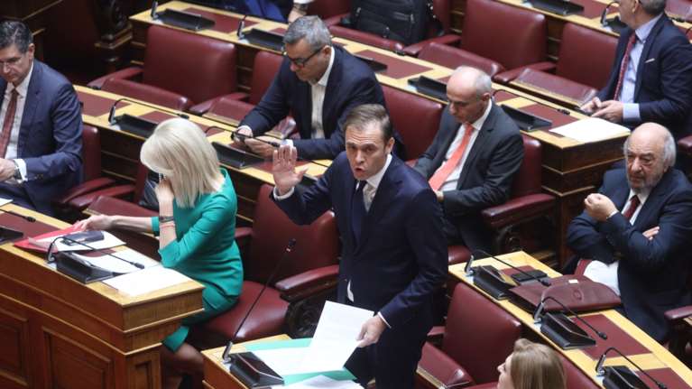 Στην Ολομέλεια της Βουλής η σύσταση Εξεταστικής Επιτροπής για τα Τέμπη - Κόντρα ΠΑΣΟΚ - ΚΚΕ [live]