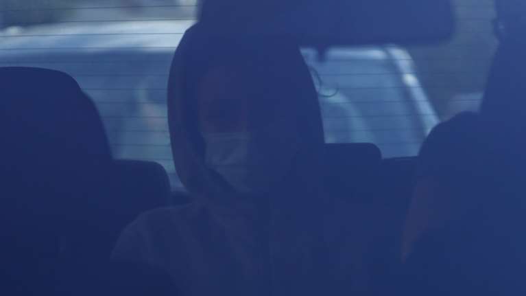 Κολωνός: Στηρίζει τη μητέρα της η αδελφή της 12χρονης - &quot;Η μάνα μου ποτέ δεν θα έκανε κάτι τέτοιο - Δεν είμαστε παρατημένα&quot;