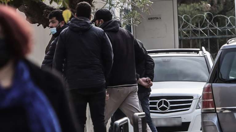 "Αν καταθέσεις για τον ... θα σε σκοτώσω": Συνελήφθη 37χρονος που απείλησε την 12χρονη από τον Κολωνό