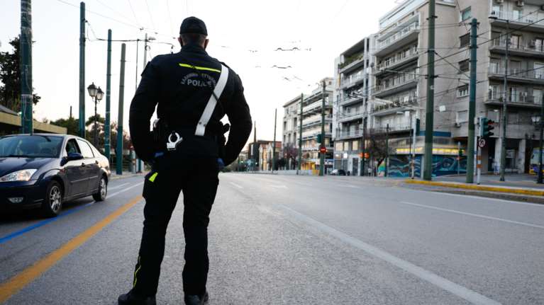 Κορονοϊός - Χρυσοχοΐδης: Επιστρατεύονται χιλιάδες αστυνομικοί για την περιφρούρηση των μέτρων