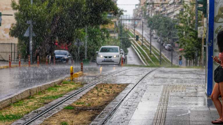 Μπουρίνια και κεραυνοί και σήμερα: Πώς θα εξελιχθεί η κακοκαιρία - Το επικαιροποιημένο έκτακτο δελτίο επιδείνωσης της ΕΜΥ