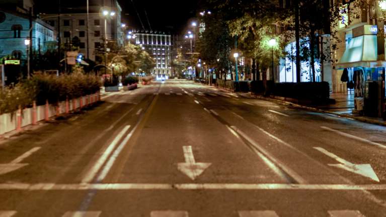 Σε ισχύ η απαγόρευση κυκλοφορίας - Ποιες μετακινήσεις επιτρέπονται από τις 9 μέχρι τις 5 το πρωί