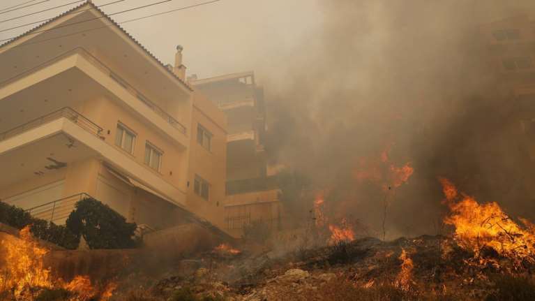 Τι συνέβη με τη μεγάλη φωτιά στην Βούλα: Οι συνθήκες, οι αστοχίες και οι ενδείξεις εμπρησμού