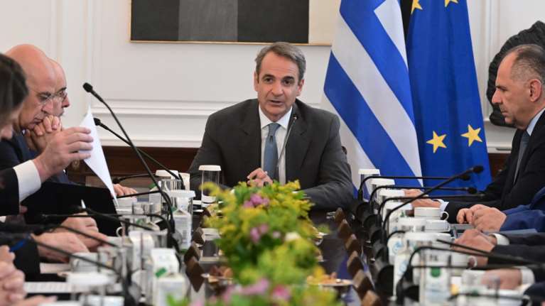 Μητσοτάκης στο υπουργικό: Λιγότερα λάθη και λιγότερη έπαρση ζήτησε από τους υπουργούς μετά το 28%