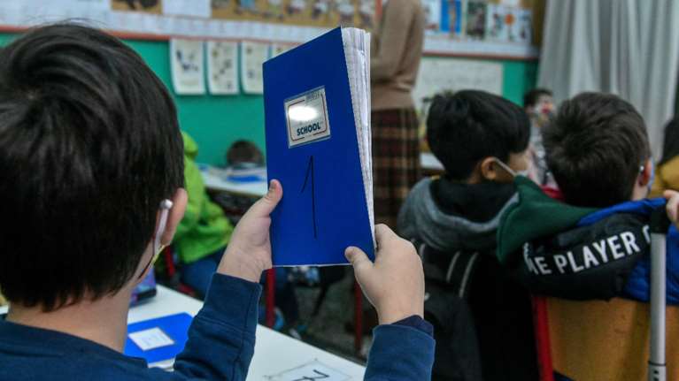 Μύλος με τα self test στα σχολεία: Εισηγηθήκαμε δύο την εβδομάδα, λέει ο Εξαδάκτυλος - Η επιτροπή είπε ένα, λέει η Μακρή