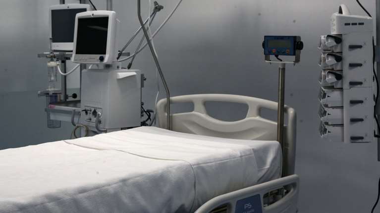 Υγειονομικός πόλεμος στη Θεσσαλονίκη: Γέμισαν οι ΜΕΘ με 500 διασωληνωμένους - Επιτάσσουν τις ιδιωτικές κλινικές