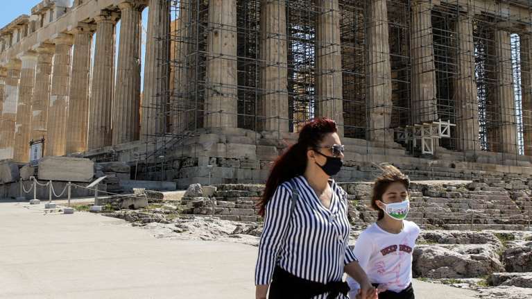 Reuters: Άνοιξε η Ακρόπολη μετά τη χαλάρωση των μέτρων - Οι εικόνες με τους πρώτους επισκέπτες [Εικόνες]