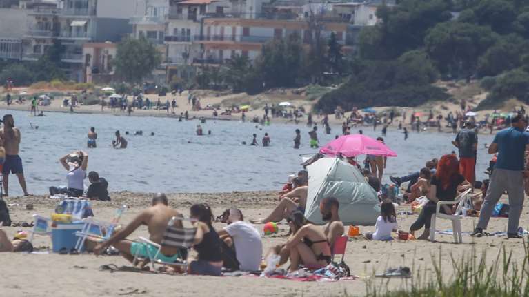 Καιρός: Ζέστη αλλά και βροχές - Πού θα χτυπήσει ο υδράργυρος 36αρια