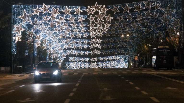 &quot;Μένουμε ξανά σπίτι&quot; για τουλάχιστον 8 μέρες ακόμη - Τα μέτρα που θα ισχύουν από τα ξημερώματα της Κυριακής