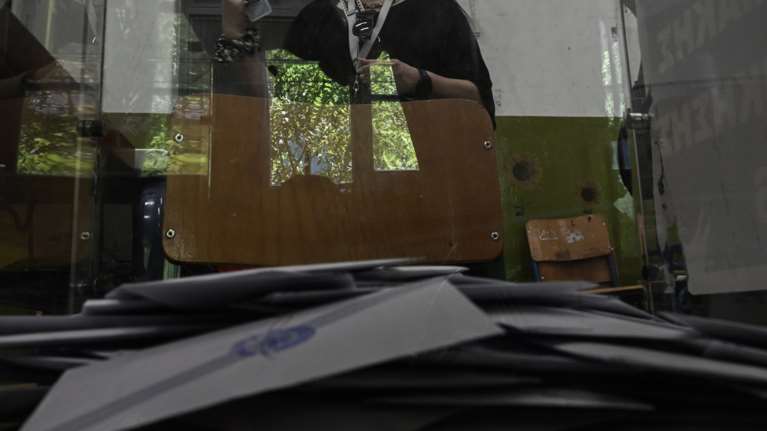 Δημοσκόπηση Interview: Απώλειες για τη ΝΔ, δεύτερο το ΠΑΣΟΚ - Πόσοι θεωρούν καταλληλότερο για πρωθυπουργό τον Τσίπρα