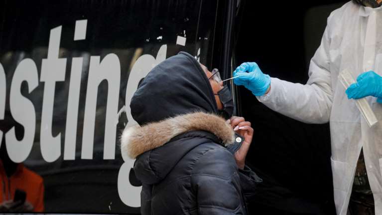 Μετάλλαξη Όμικρον: Ευχάριστα νέα από έρευνα στις ΗΠΑ - Έως και 99% λιγότεροι θάνατοι από τη Δέλτα - Γιατί μπορεί να μην την &quot;πιάνουν&quot; τα rapid