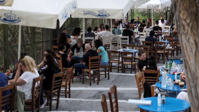 Κορονοϊός: Μειώθηκαν στα 395 τα νέα κρούσματα σήμερα - 21 θάνατοι και 239 διασωληνωμένοι