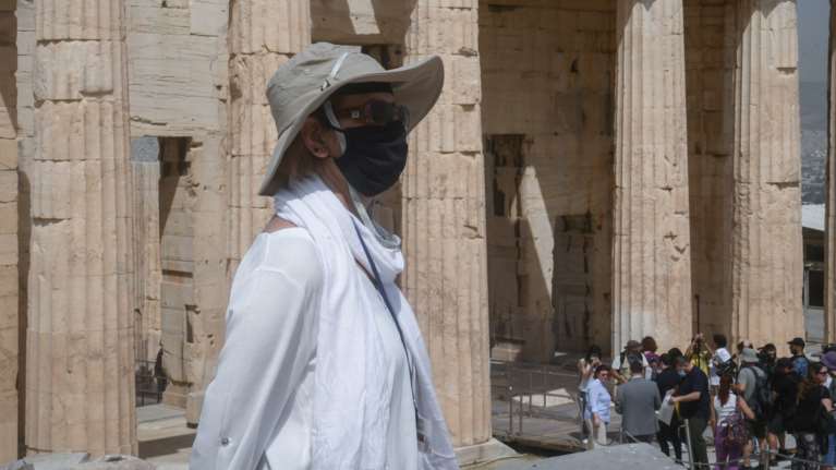 DW: Μεγάλο το ενδιαφέρον των Γερμανών για την Ελλάδα - Στους κύριους προορισμούς η χώρα μας