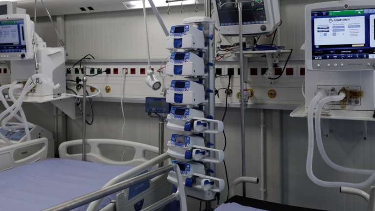 Κορονοϊός: Μια ανάσα πριν τους 300 οι διασωληνωμένοι - Ξεμένει από κλίνες ΜΕΘ η Κρήτη λόγω της μετάλλαξης Δέλτα