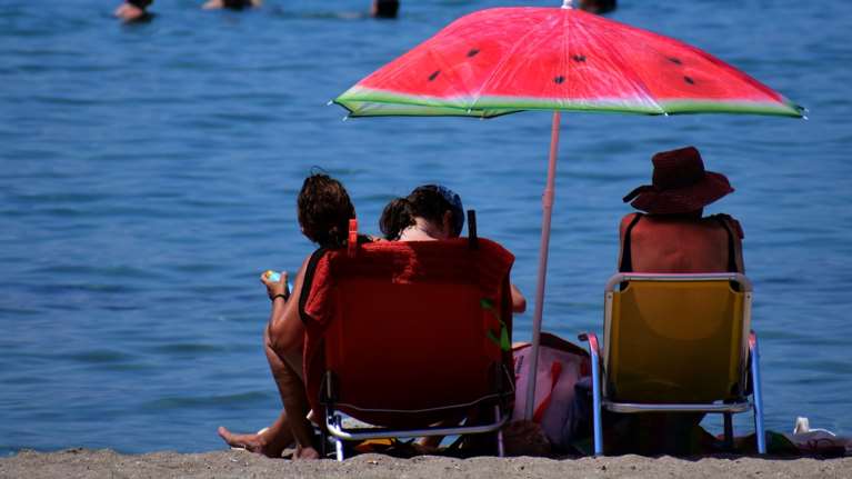 Καιρός: Πλησιάζει ο υποτροπικός αεροχείμαρρος και φέρνει 35άρια - Ποιες είναι οι 7 περιοχές που θα &quot;ψηθούν&quot;