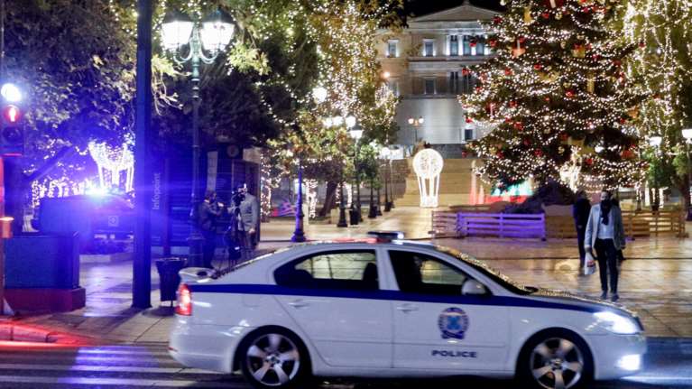 Πρωτοχρονιά όπως... Πολυτεχνείο: Πάνω από 10.000 αστυνομικοί στους δρόμους - Ελεγχοι και σε σπίτια μετά από καταγγελία