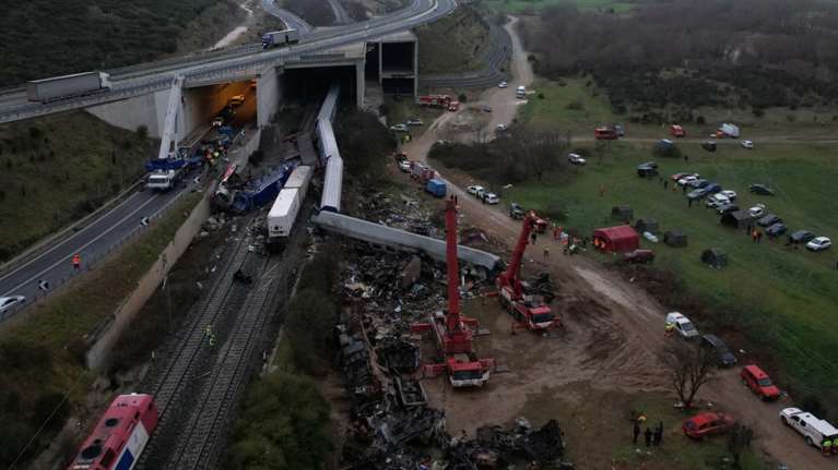 Τέμπη: 10 οικογένειες έχουν αιτηθεί για εκταφή θυμάτων - 33 δεν το επιθυμούν, εννέα δεν έχουν απαντήσει