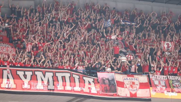 Ολυμπιακός - Αναντολού Εφές: Η παρακάμερα του ημιτελικού στην ερυθρόλευκη εξέδρα