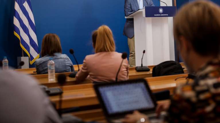 Ζητά συγγνώμη η συντάκτρια του ΑΠΕ -ΜΠΕ για το #Σύριζαξεφτίλες- Ολο το παρασκήνιο