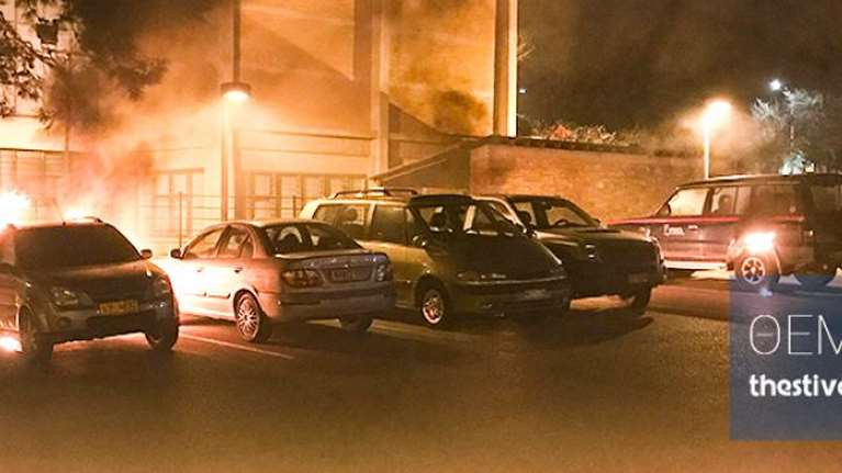 Έκαψαν αυτοκίνητα του υπουργείου Πολιτισμού στη Θεσσαλονίκη
